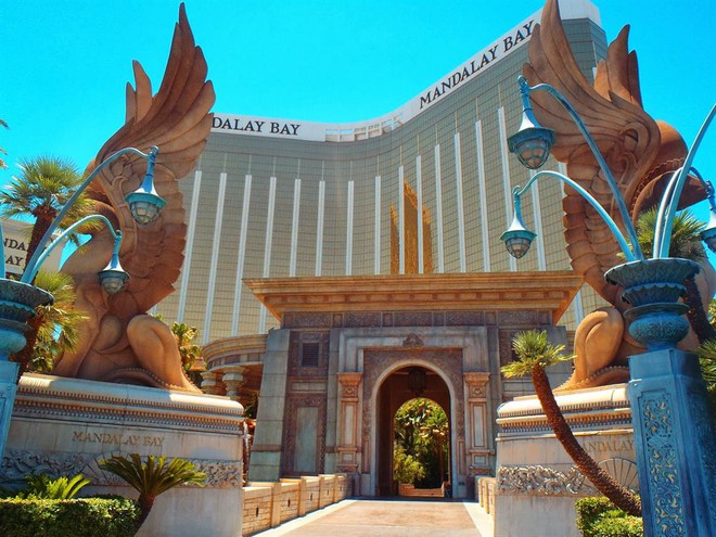 Kế hoạch hoàn hảo của hung thủ xả súng Las Vegas - Ảnh 2.