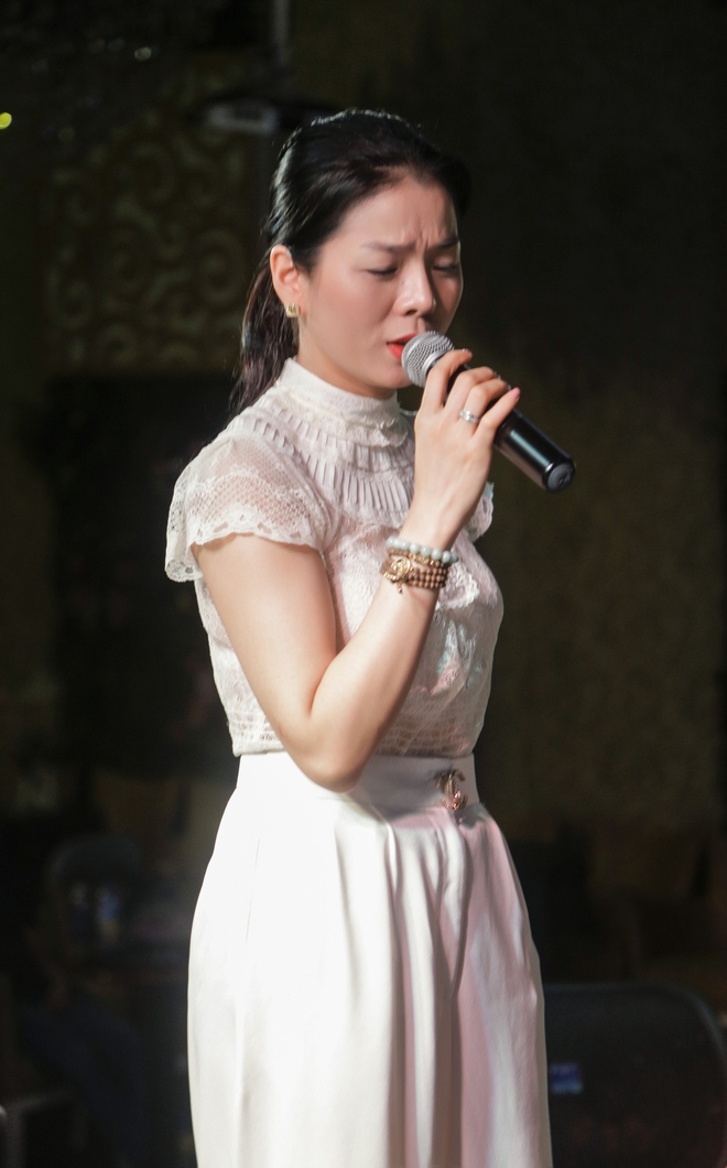Quang Lê thu hút sự chú ý khi đi tập hát với Lệ Quyên - Ảnh 6.