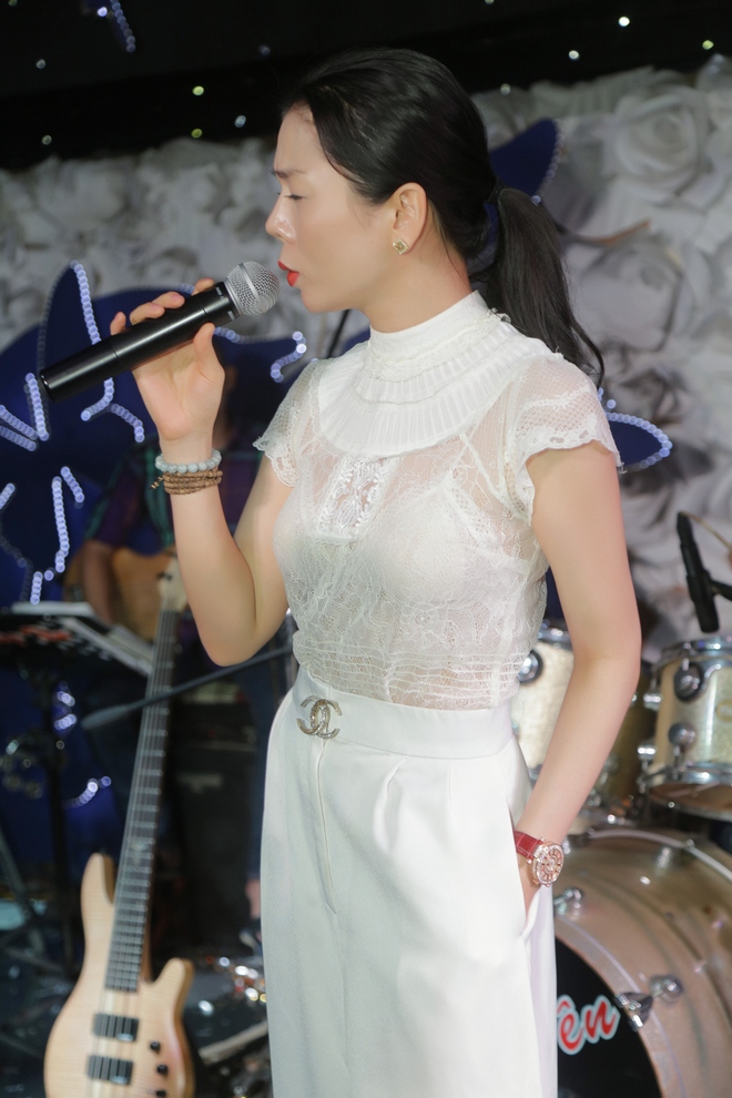 Quang Lê thu hút sự chú ý khi đi tập hát với Lệ Quyên - Ảnh 5.