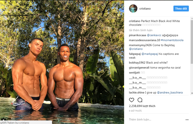 Bận bịu chăm con, Ronaldo vẫn đăng ảnh khoe thân bên trai đẹp - Ảnh 1.