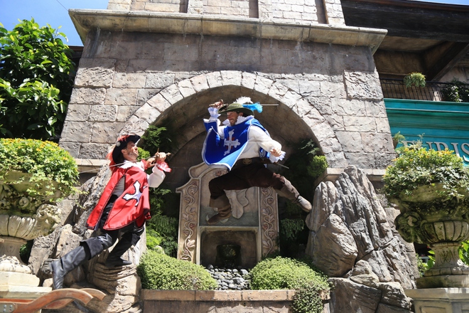 Đến Sun World Ba Na Hills chiêm ngưỡng ngự lâm quân Anh đấu kiếm - Ảnh 1.