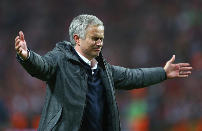 Mourinho hóa trẻ nhỏ trong ngày Man United đoạt cúp - Ảnh 10.