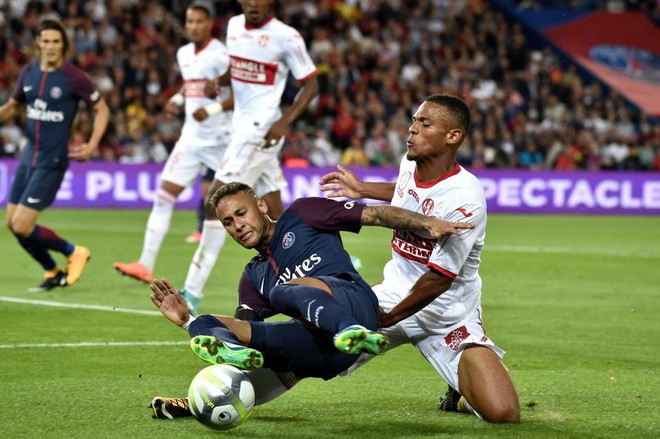 Neymar nhảy múa giữa dàn cầu thủ Toulouse, lập cú đúp giúp PSG thắng lợi - Ảnh 2.