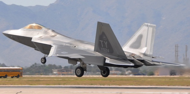 Tiêm kích F-22, F-35 của Mỹ có thể rụng vì... hacker - Ảnh 1.