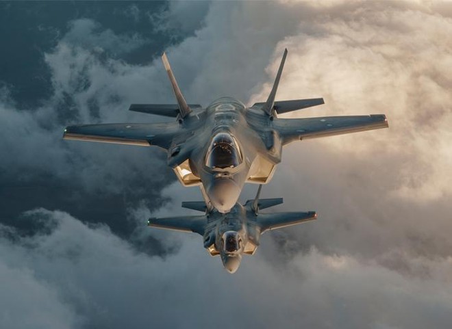 Lockheed sẽ làm được điều không tưởng: Kéo giá tiêm kích tàng hình F-35 xuống bằng Su-35! - Ảnh 1.