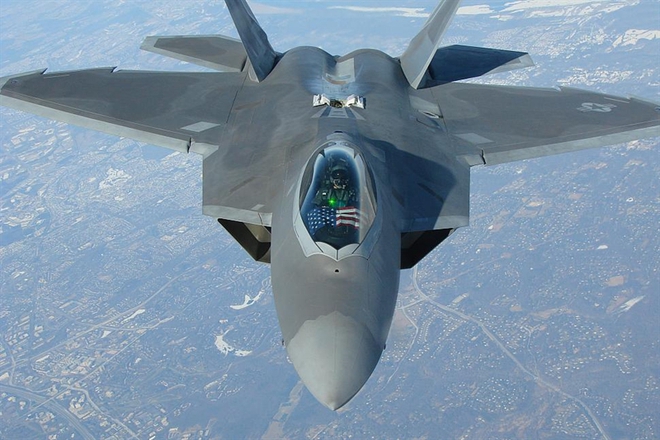 Lần đầu tiên F-22 mang được tên lửa AIM-120D và AIM-9X - Ảnh 6.