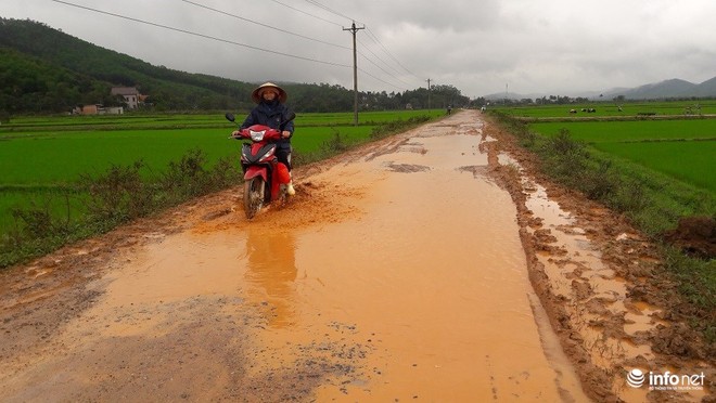 Những con đường “tắm bùn” ở Bố Trạch - Quảng Bình - Ảnh 2.