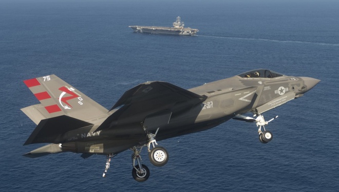 Hải quân Mỹ đang sẵn sàng chế tạo tàu sân bay cỡ nhỏ mới mang F-35? - Ảnh 1.