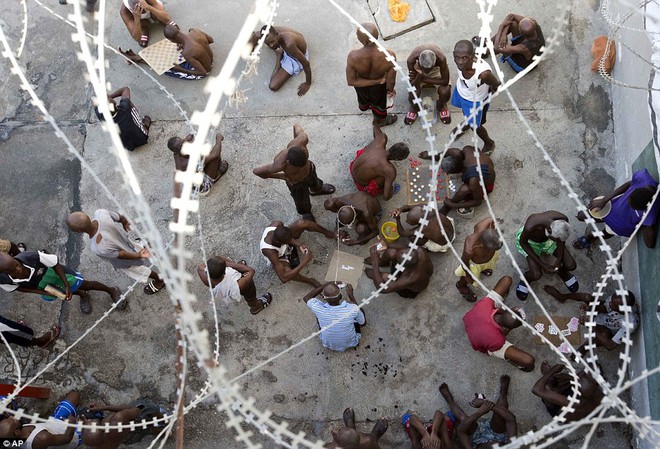 Haiti: Tham nhũng tràn lan khiến người vô tội bỏ mạng trong nhà tù trước khi được xét xử - Ảnh 4.