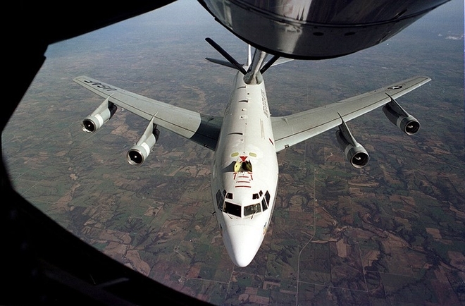 Nhiệm vụ bí ẩn của máy bay WC-135 Mỹ đưa đến Anh - Ảnh 2.