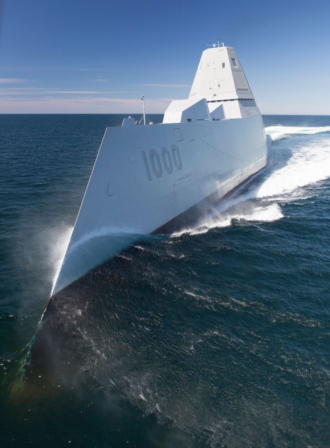 Vì sao chuyên gia TQ thấy khó so sánh Type 055 với siêu hạm Zumwalt của Mỹ? - Ảnh 1.