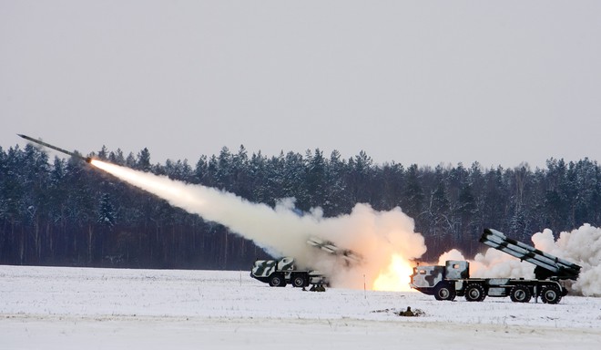 Sản xuất đạn cho pháo phản lực Smerch: Nga chứng minh Ukraine lại chém gió - Ảnh 1.