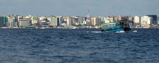 Vì sao đảo quốc du lịch Maldives thành đích ngắm của Saudi Arabia, Trung Quốc và... IS? - Ảnh 1.