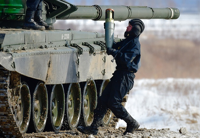 Các kíp lái xe tăng T-72B3 Nga sơ tuyển Tank Biathlon 2017, Việt Nam có tham dự? - Ảnh 6.