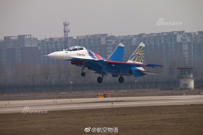 Vì sao phi đội tiêm kích Su-30SM chưa thể hạ cánh xuống Nội Bài? - Ảnh 5.