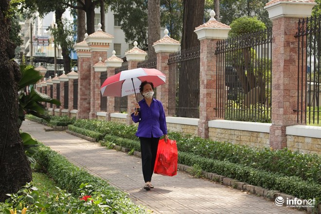 TP.HCM: Vỉa hè thay da đổi thịt từng ngày, người dân thỏa sức đi bộ - Ảnh 1.