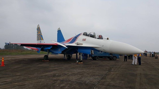 CẬP NHẬT: Cận cảnh phi đội Su-30SM tại Nội Bài - Ảnh 2.