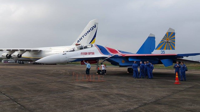 CẬP NHẬT: Cận cảnh phi đội Su-30SM tại Nội Bài - Ảnh 3.