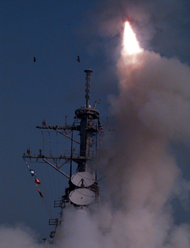 Bắn tên lửa Tomahawk vào Syria, Mỹ bộc lộ điểm yếu lớn - Ảnh 2.