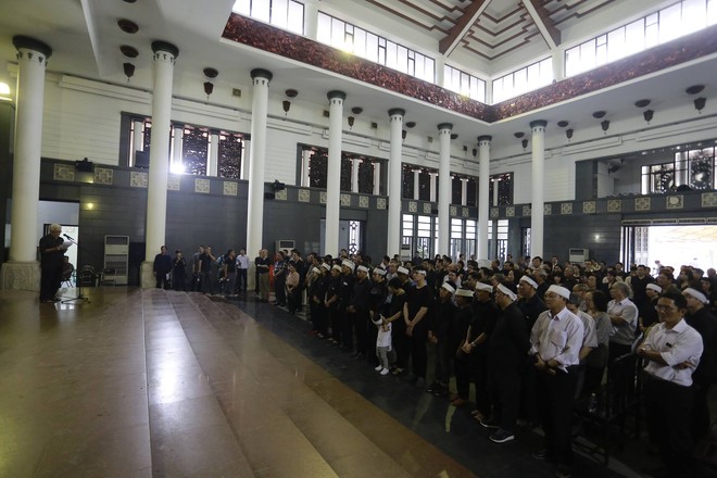 Gia đình, đồng nghiệp nghẹn ngào ở đám tang NSƯT Duy Thanh - Ảnh 9.