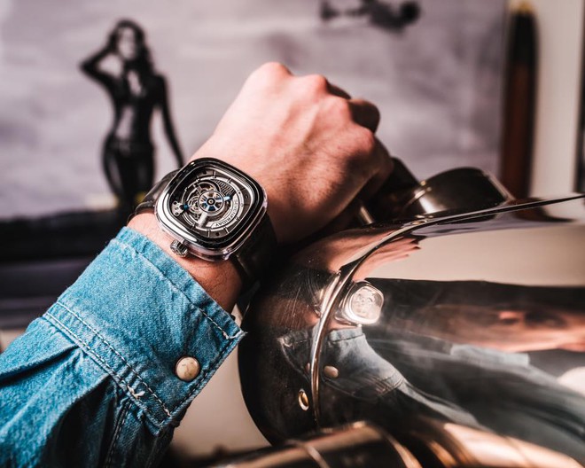 SevenFriday tiếp tục ra thiết kế mới trong suốt - Ảnh 2.