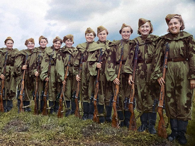 Các nữ xạ thủ bắn tỉa Xô viết sinh động trong những bức ảnh tô màu - Ảnh 3.
