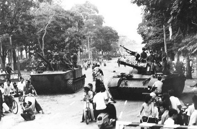 Thần tốc giải phóng Miền Nam: Chuyện lính bộ binh nhường nước uống cứu xe tăng - Ảnh 2.