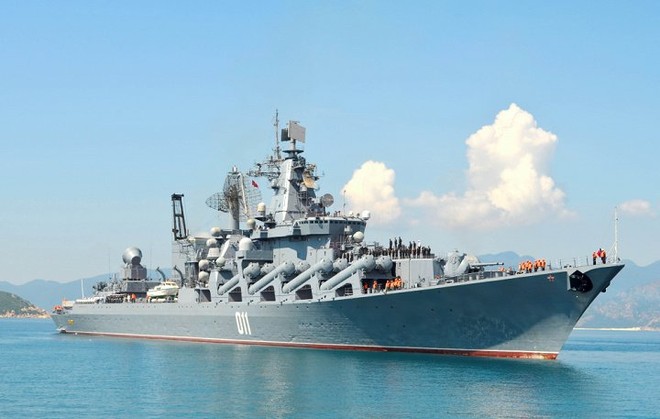 Tuần dương hạm tên lửa Nga cập cảng Cam Ranh - Ảnh 1.