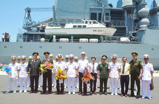 Tuần dương hạm tên lửa Nga cập cảng Cam Ranh - Ảnh 2.