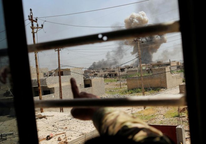 Cận cảnh binh sĩ Iraq trong “lằn ranh sinh tử” với IS ở Tây Bắc Mosul - Ảnh 3.