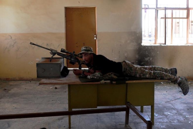 Cận cảnh binh sĩ Iraq trong “lằn ranh sinh tử” với IS ở Tây Bắc Mosul - Ảnh 9.