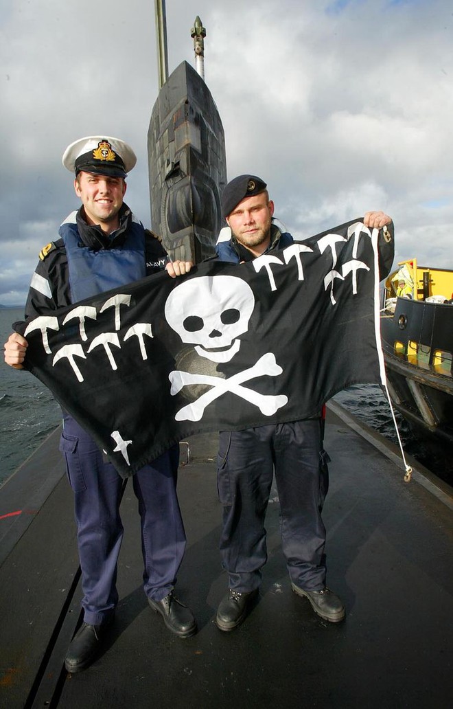 Giải mã lá cờ hải tặc treo trên tàu ngầm Anh - Ảnh 4.