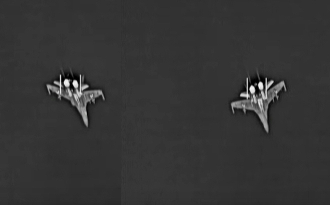 Tưởng chỉ trêu ngươi, chẳng ngờ Su-35 Nga lừa tiêm kích tàng hình Mỹ vào bẫy - Ảnh 1.