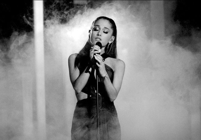 Ariana Grande hoảng loạn sau vụ nổ tại Manchester: Từ đáy lòng, tôi vô cùng xin lỗi - Ảnh 3.