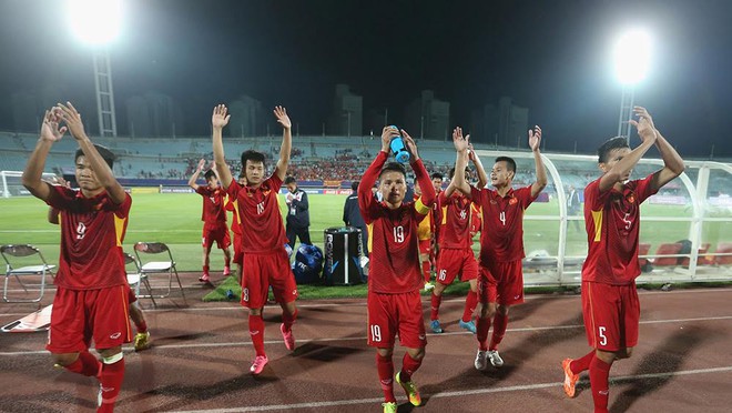 HLV U20 Pháp nói gì sau khi phục kích xem U20 Việt Nam? - Ảnh 2.