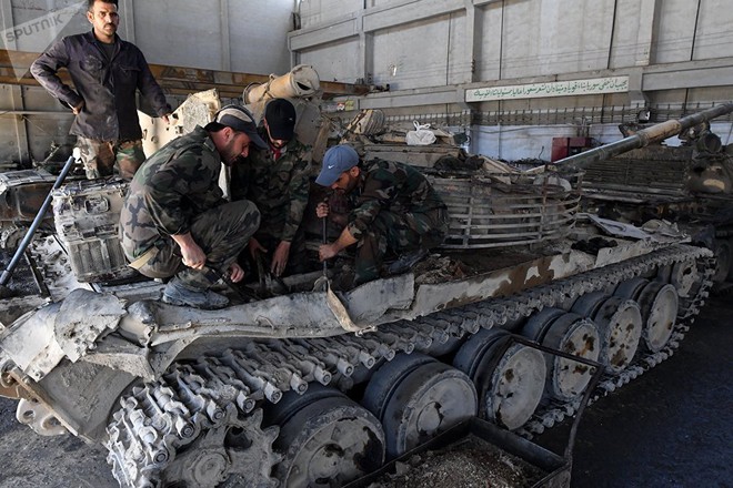 [ẢNH] Bên trong nơi hồi sinh những chiến tăng bị tàn phá của Syria - Ảnh 8.