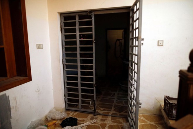 “Đột nhập” vào nhà tù cải hoán từ biệt thự của IS tại Mosul - Ảnh 3.