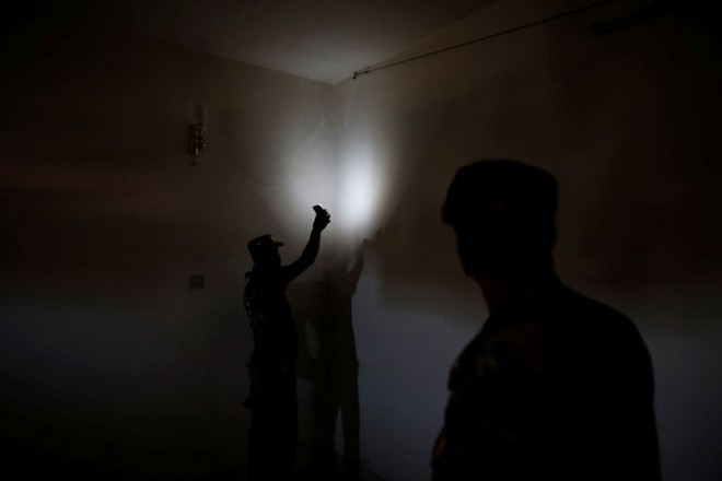 “Đột nhập” vào nhà tù cải hoán từ biệt thự của IS tại Mosul - Ảnh 6.