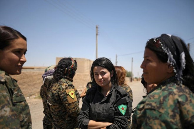 Hình ảnh các lực lượng Syria rầm rộ tiến về thủ phủ IS ở Raqqa - Ảnh 4.