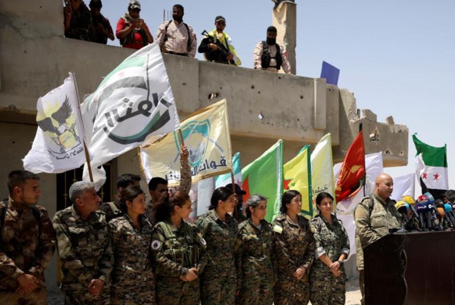 Hình ảnh các lực lượng Syria rầm rộ tiến về thủ phủ IS ở Raqqa - Ảnh 2.
