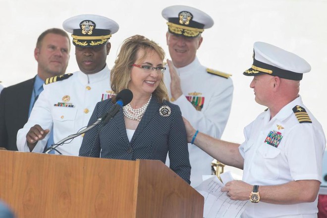 Câu chuyện đặc biệt về chiến hạm USS Gabrielle Giffords vừa được Mỹ biên chế - Ảnh 1.