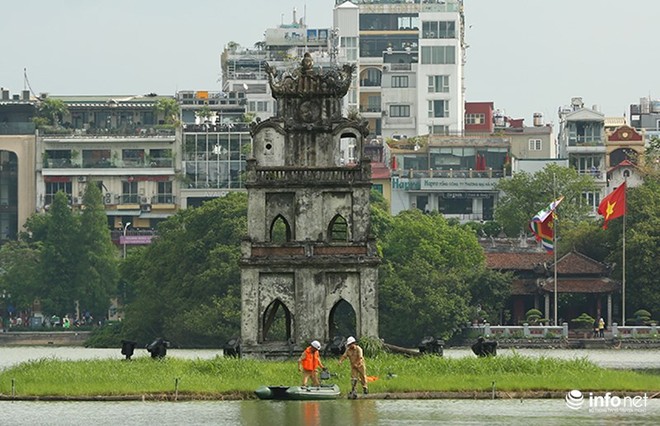 Nạo vét lòng hồ Hoàn Kiếm quy mô lớn nhất trong vòng 20 năm qua - Ảnh 1.