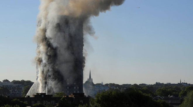Cháy lớn ở Anh: 12 người thiệt mạng, công tác cứu hộ diễn ra ít nhất trong 24 giờ tới - Ảnh 12.