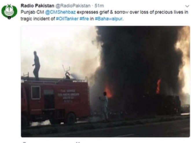 Lật xe chở dầu ở Pakistan, hơn 120 người chết - Ảnh 2.