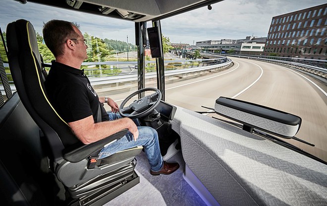 Chiếc xe buýt tự lái “bước ra từ phim viễn tưởng” của Mercedes - Ảnh 4.