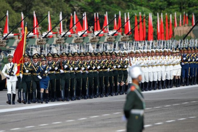 [ẢNH] - Hơn 3000 binh lính TQ tham gia cuộc diễu binh lớn nhất Hồng Kông trong 20 năm - Ảnh 4.