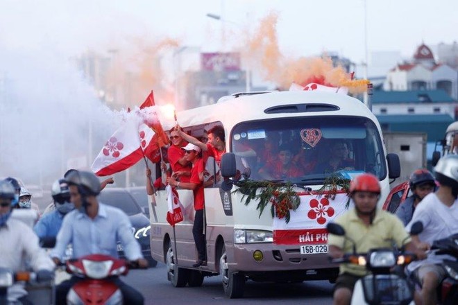 Ông Nguyễn Hải Hường, Trưởng ban kỷ luật VFF: CĐV Hải Phòng chân chính chúng tôi sẵn sàng trải chiếu hoa mời - Ảnh 2.