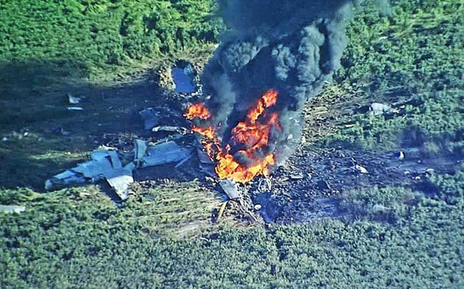 Cận cảnh hiện trường vụ rơi máy bay quân sự Mỹ làm 16 người chết - Ảnh 2.