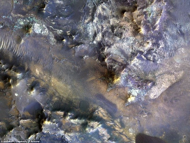 NASA bất ngờ phát hiện đàn giun ngoằn ngoèo quái lạ trên sao Hỏa - Ảnh 2.