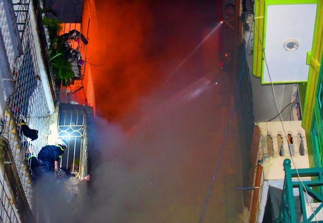 Cháy nhà ở Hà Nội khiến 2 mẹ con tử vong: Tiếng kêu cứu vô vọng trong đêm - Ảnh 1.